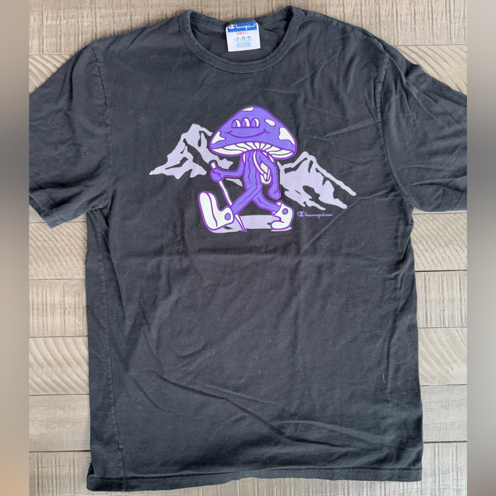 Champion Mushroom Hiker Men’s Black & Purple T-Shirt Size Small.